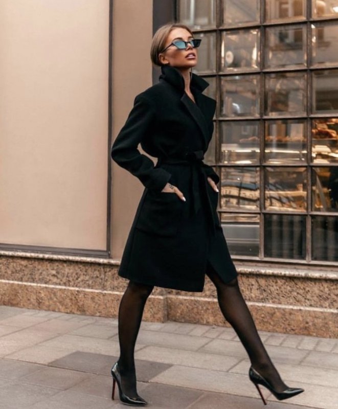 Sukienki jesienne do pracy. Jakie są must have tego roku?