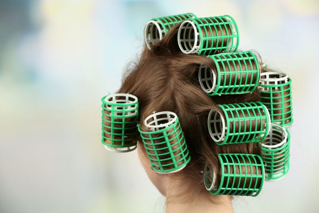 Jak kręcić włosy na papiloty?