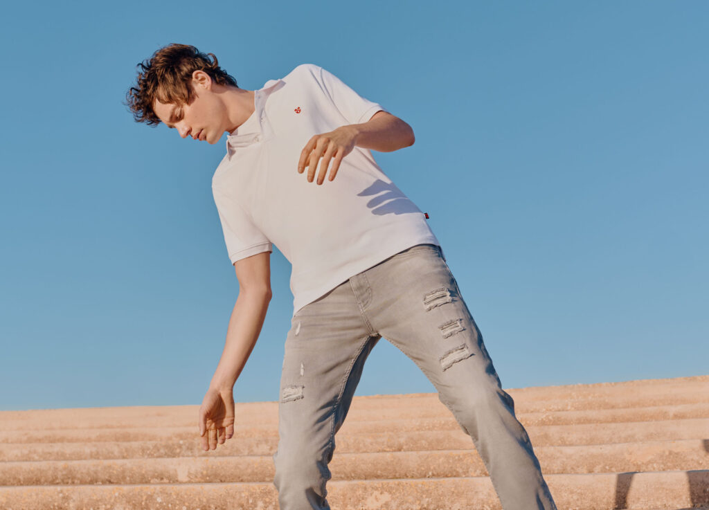 Jak nosić koszulki polo w sezonie wiosna-lato 2024?