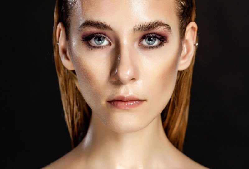Trendy w makijażu 2018. Wybierz rozświetlacz i naucz się drapingu