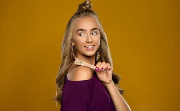 Pielęgnujący korektor pod oczy