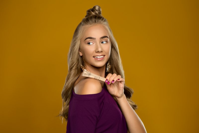 Pielęgnujący korektor pod oczy