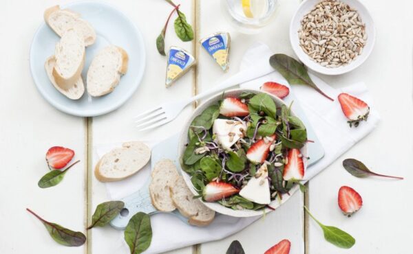 Lekka sałatka w sam raz na wiosnę i lato. Przepis!