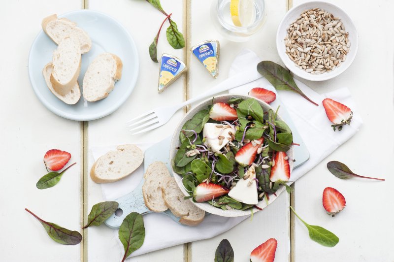 Lekka sałatka w sam raz na wiosnę i lato. Przepis!