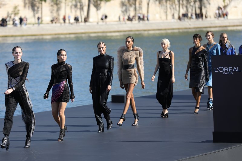 Le Défilé L’Oréal Paris – wyjątkowy pokaz podczas Paris Fashion Week