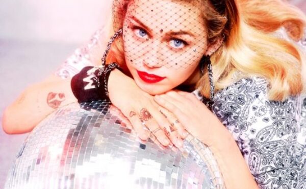 Miley Cyrus dla Converse. Zobacz, czy jej się udało