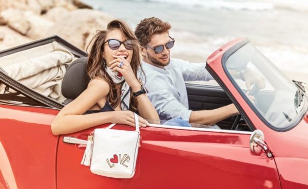 Papuga na obcasie, torebka z hafem. Kazar wiosna-lato 2018