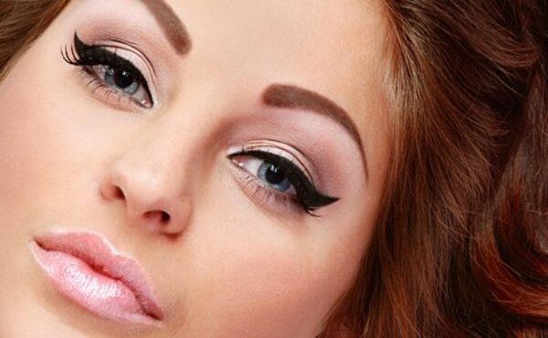 Jak wykonać trwały makijaż?