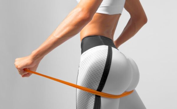 Powiększanie pośladków. Gorący trend czy niebezpieczna moda?