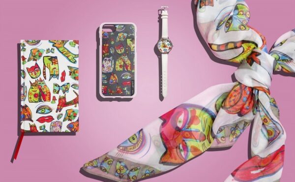 Apaszka z kotami Hanny Bakuły. Już są gadżety zdobione ilustracjami artystki