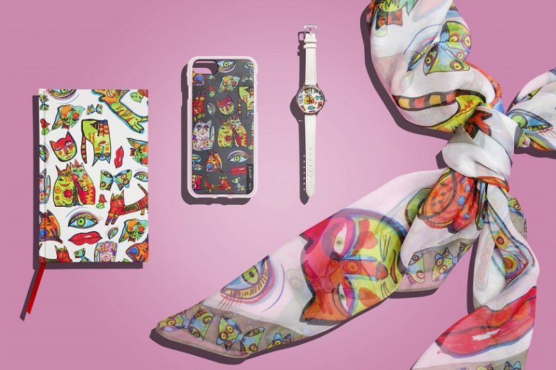 Apaszka z kotami Hanny Bakuły. Już są gadżety zdobione ilustracjami artystki