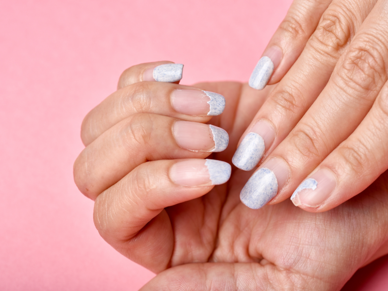 Jak zregenerować zniszczone od hybryd paznokcie?