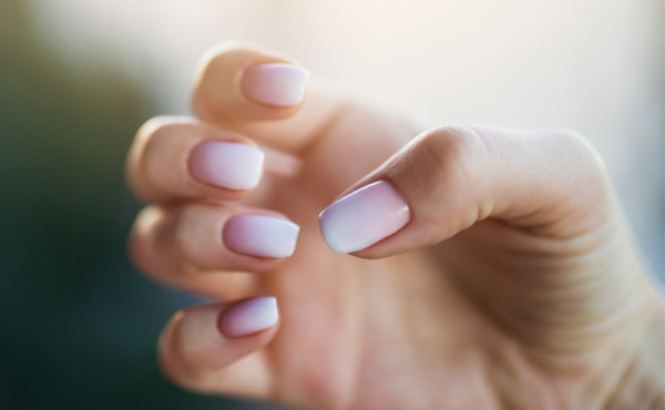 Paznokcie na LATO 2023. Sprawdź najpopularniejsze wzory!