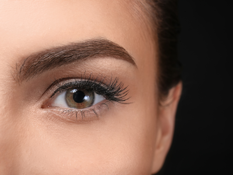 Jak najmodniej wystylizować brwi?