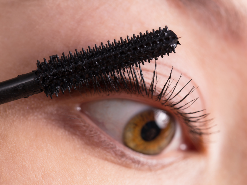 Baza pod tusz do rzęs – obowiązkowy element makijażu?