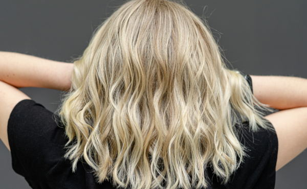 Pielęgnacja włosów rozjaśnionych – na co zwrócić uwagę?