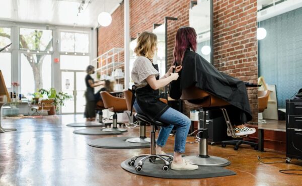 Jak urządzić salon fryzjerski w stylu loft?