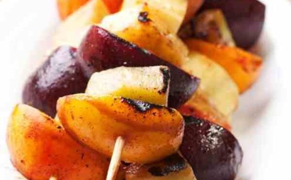 Ananas, banany i inne owoce z grilla