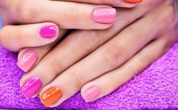 Hybrydowy manicure w domu?