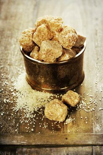 Czy warto zastąpić biały cukier brązowym?