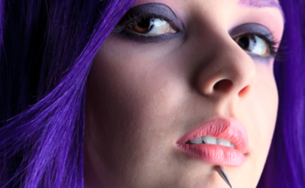 Piercing – pociągająca makabra?