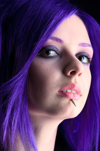 Piercing – pociągająca makabra?