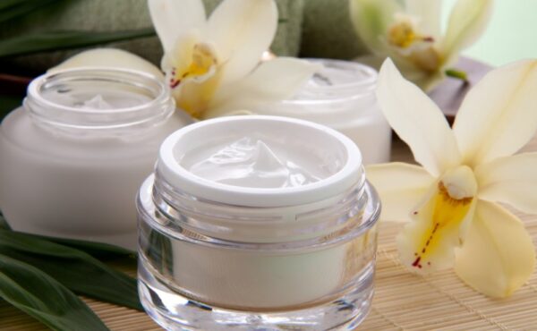 Historia kosmetyków w pigułce – kiedy powstał pierwszy krem?