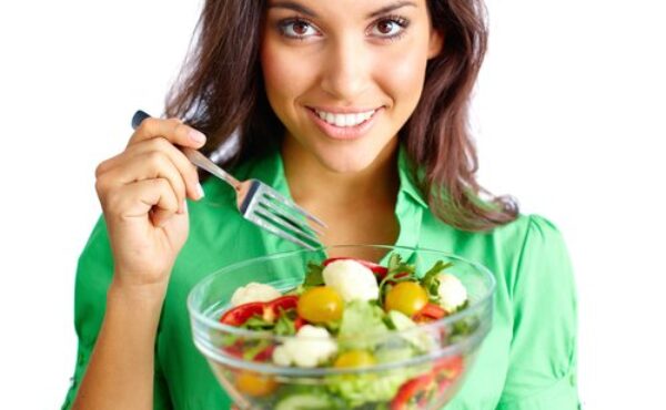 9 produktów spożywczych, które przebarwiają Twoje zęby