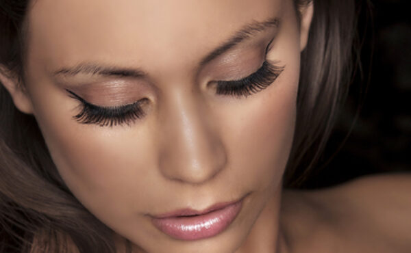 Rzęsy podkręcone na osiem tygodni