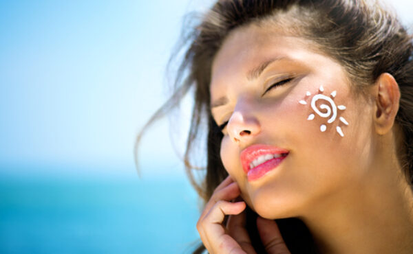 Jak uzyskać efekt naturalnej opalenizny samoopalaczem