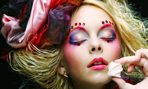 fot. Shutterstock (Face&Look - makijaż dla odważnych)