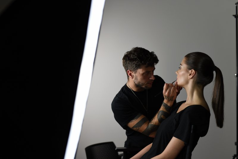 Idealna oprawa twoich oczu. Sprawdź, jak stylizować brwi