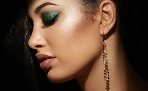 Patricia Kazadi prezentuje kolekcję kosmetyków do makijażu