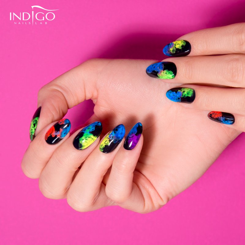 Poznaj Smoke Powder Indigo i wykonaj dymny manicure