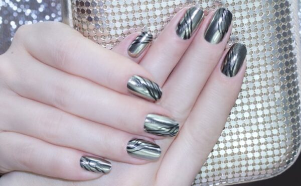 Świąteczno-zimowy manicure krok po kroku