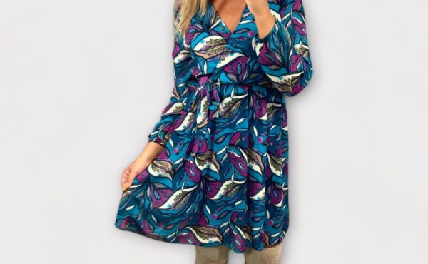 Sukienki o kopertowym kroju — kreacje idealne dla każdej figury