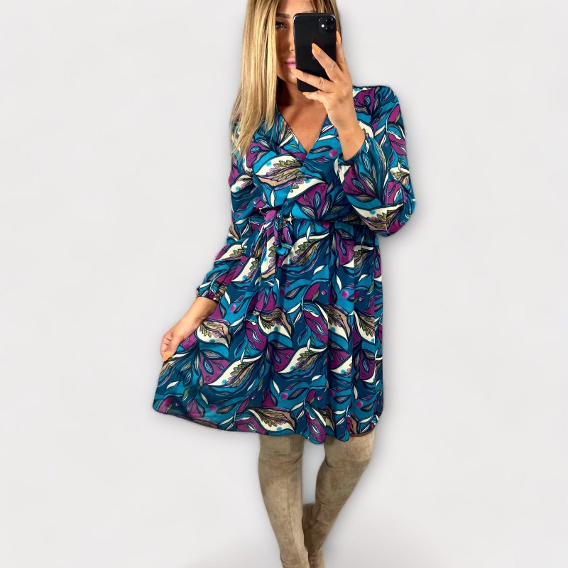 Sukienki o kopertowym kroju — kreacje idealne dla każdej figury