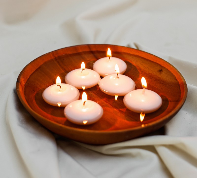 Pływające świeczki – elegancja i atmosfera w jednym