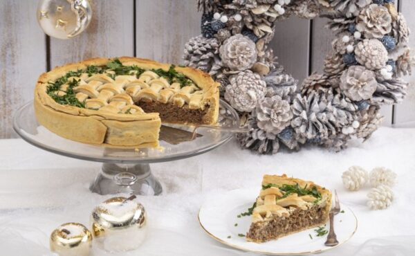 Tarta z pasztetem na święta. Ściągnij przepis!
