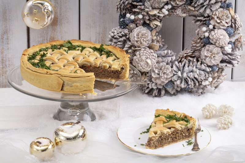 Tarta z pasztetem na święta. Ściągnij przepis!