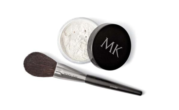 Transparentny sypki puder od Mary Kay