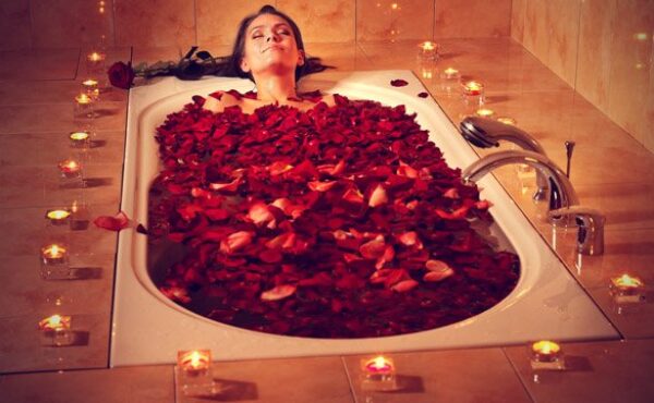 Zrelaksuj się w wannie – kilka przepisów na odprężającą i odżywczą kąpiel