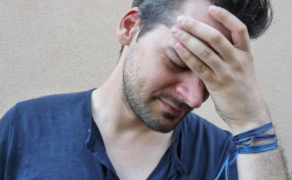 Migrena – skąd się bierze i jak ją pokonać mówi ekspert